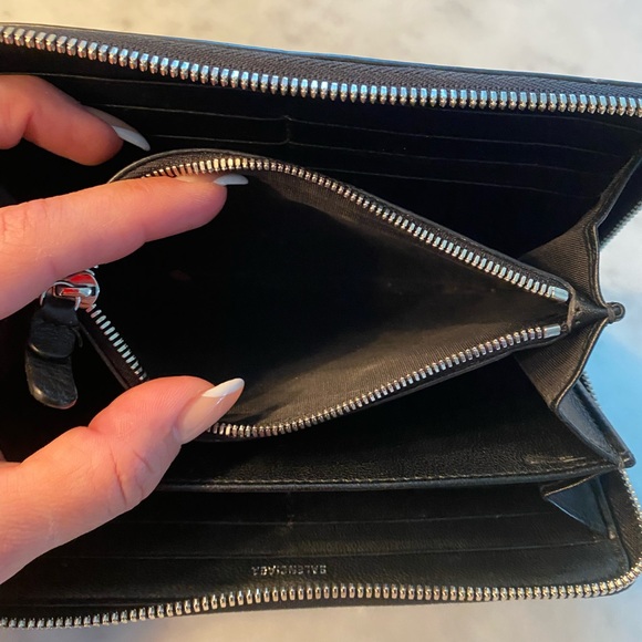 authentic Balenciaga Wallet - Picture 6 of 7